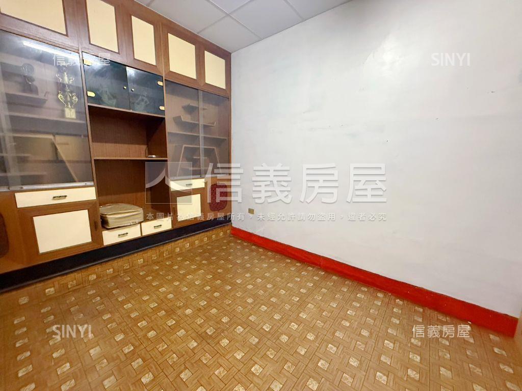 近大里軟體園區傳家金店面房屋室內格局與周邊環境