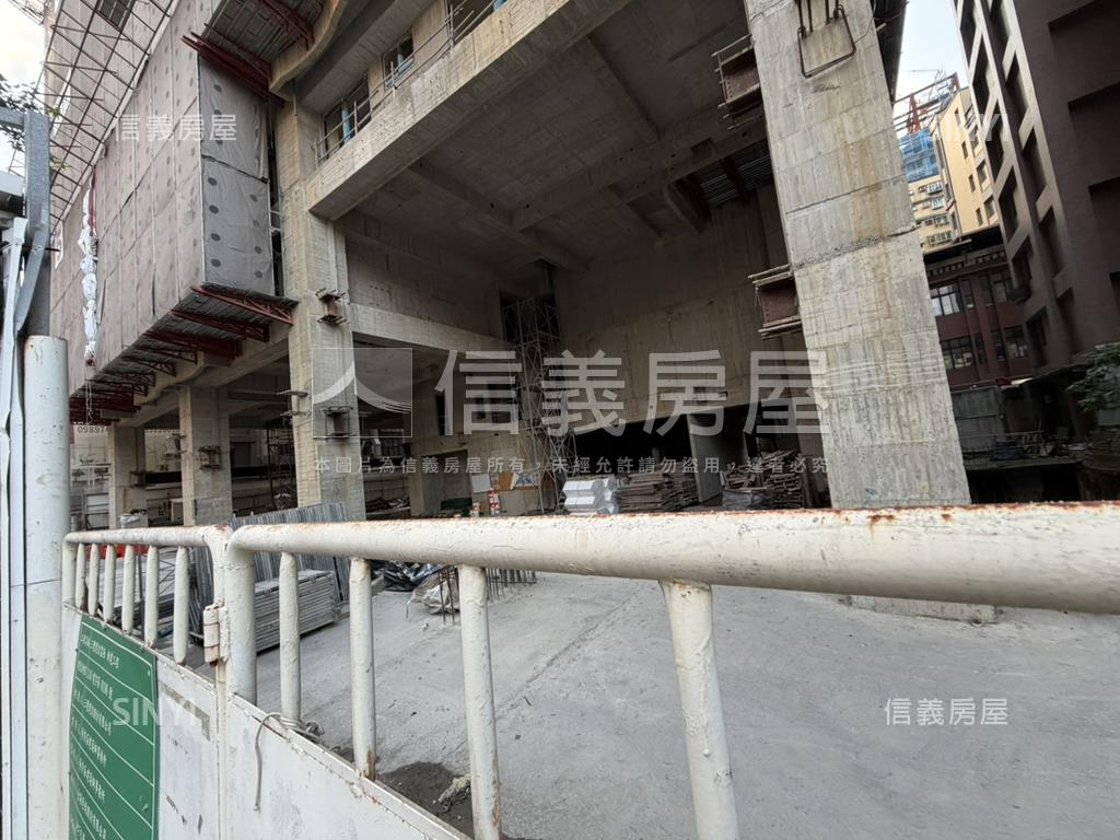 次高樓層朝東２３樓三房房屋室內格局與周邊環境