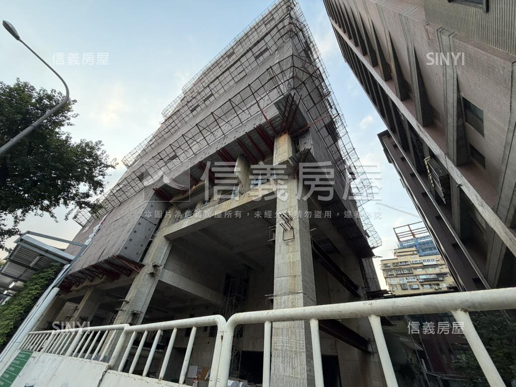 次高樓層朝東２３樓三房房屋室內格局與周邊環境