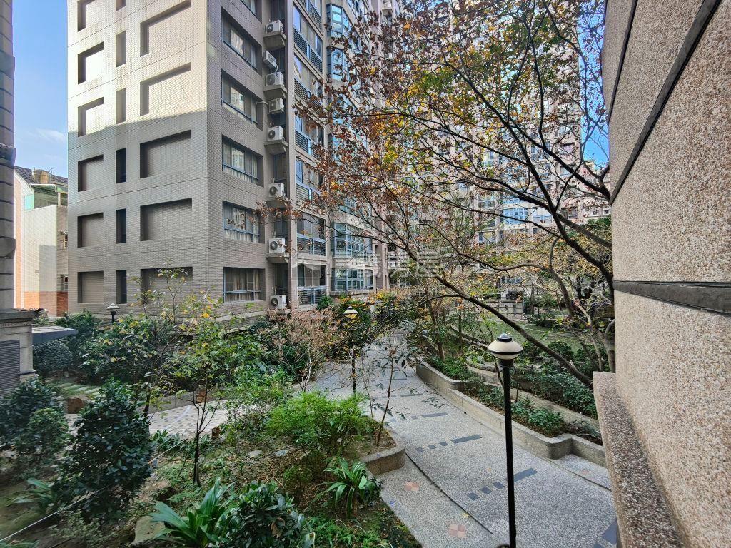 正松竹路朝南店面稀有釋出房屋室內格局與周邊環境