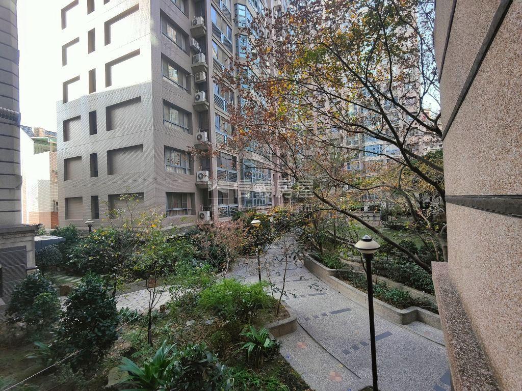 正松竹路朝南店面稀有釋出房屋室內格局與周邊環境