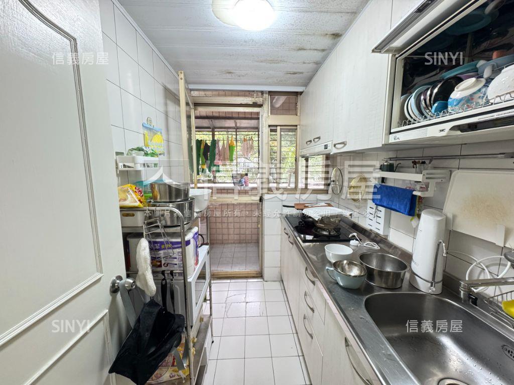 忠孝東路電梯稀有三房房屋室內格局與周邊環境