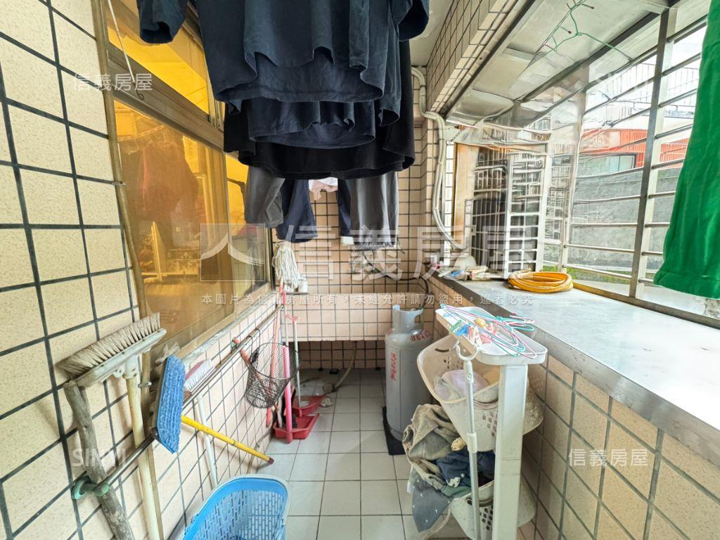 忠孝東路電梯稀有三房房屋室內格局與周邊環境