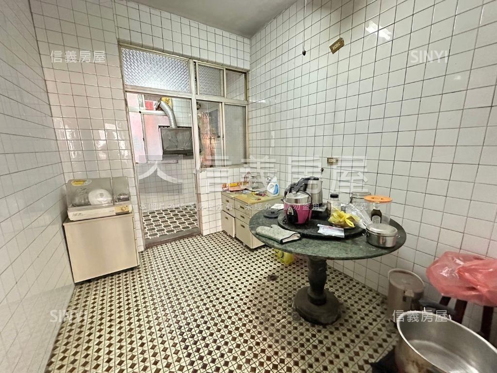 低總價方正前後陽台房屋室內格局與周邊環境