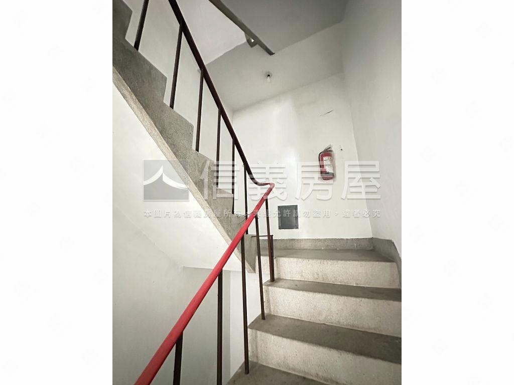 低總價方正前後陽台房屋室內格局與周邊環境