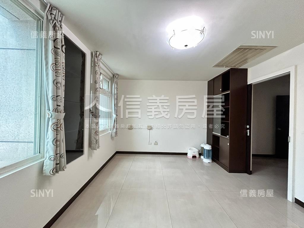 屋況佳近三井震後臨路透天房屋室內格局與周邊環境