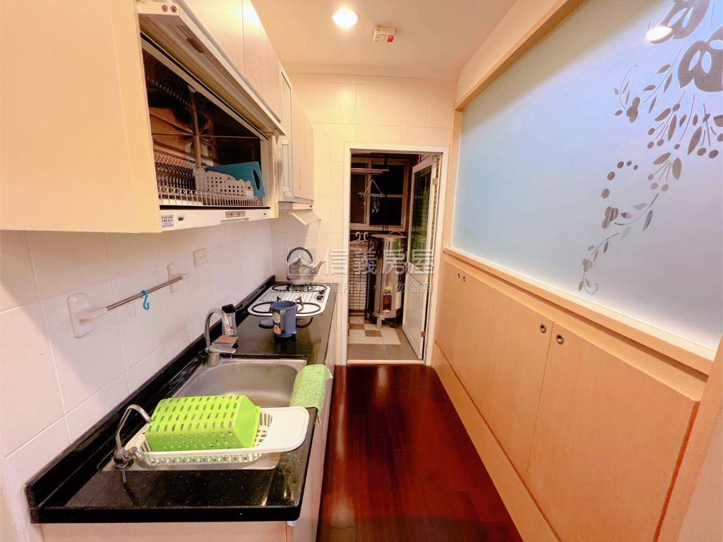左營高鐵高樓採光兩房房屋室內格局與周邊環境