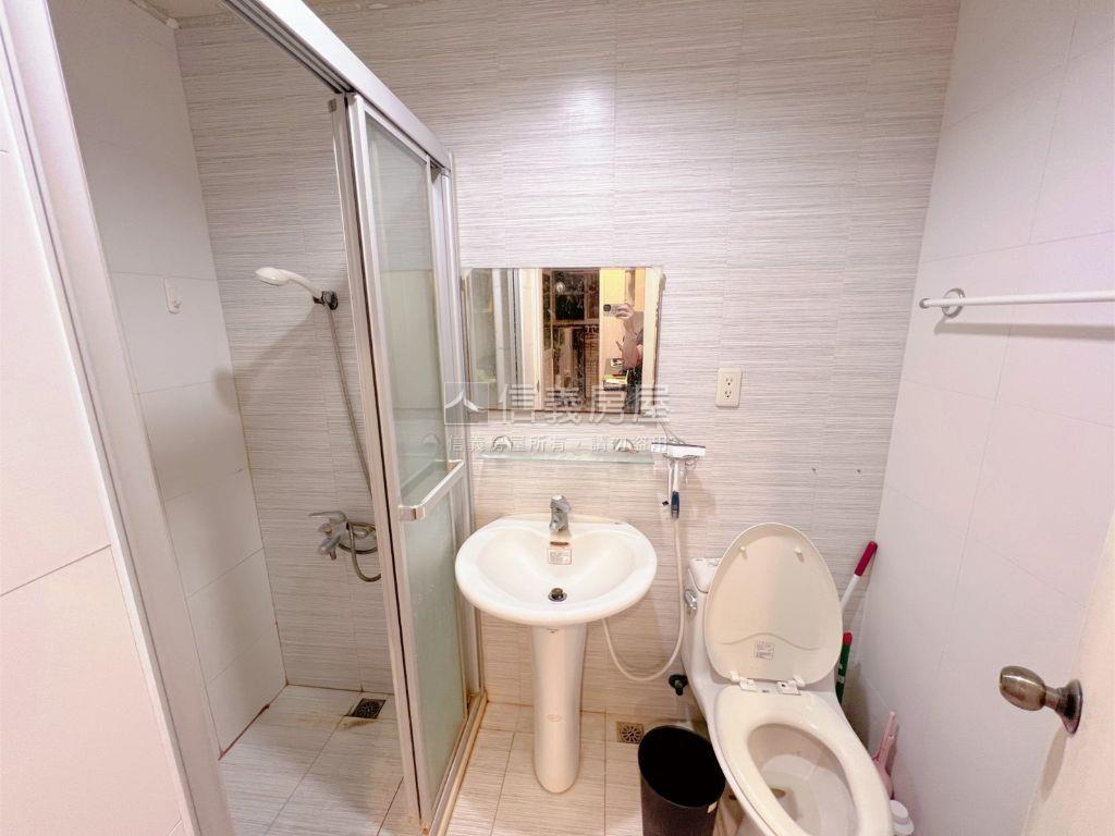 左營高鐵高樓採光兩房房屋室內格局與周邊環境