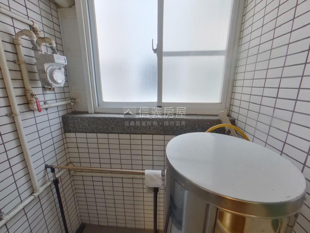 左營高鐵高樓採光兩房房屋室內格局與周邊環境