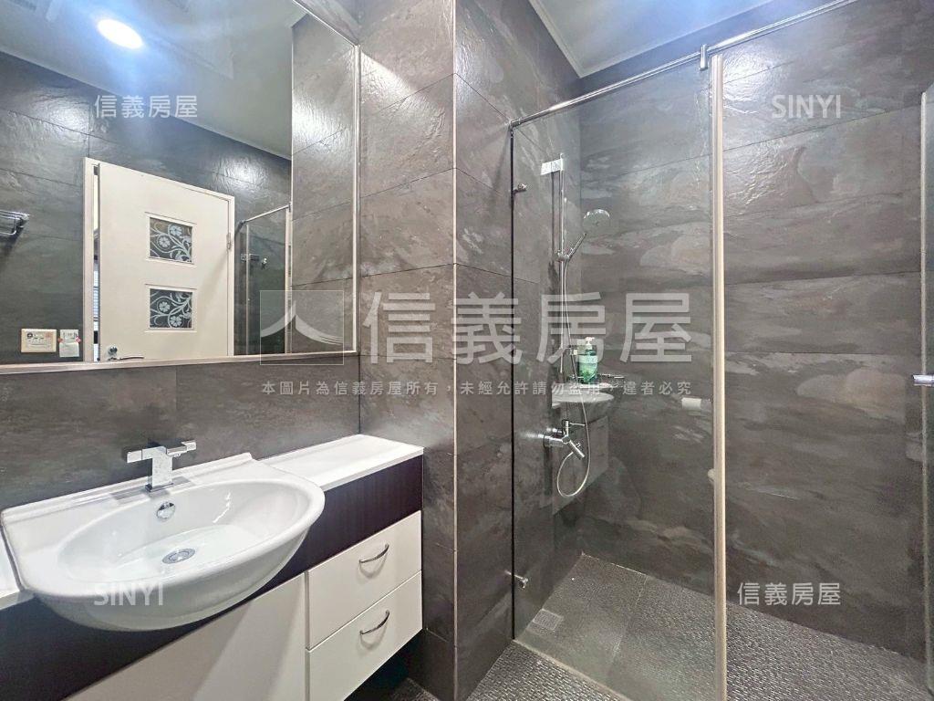 專任榮耀美裝潢高樓視野戶房屋室內格局與周邊環境