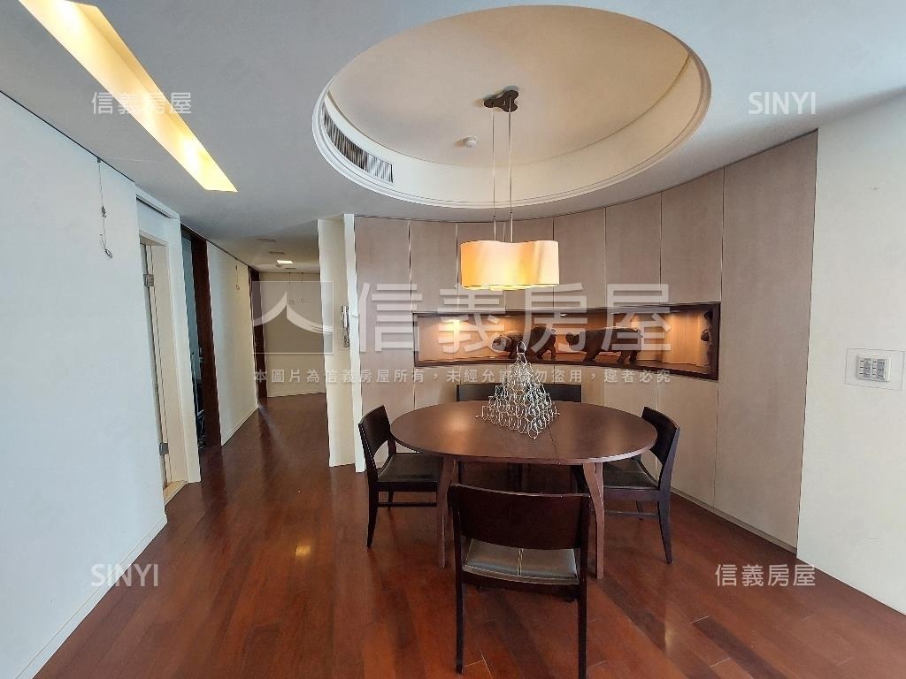 五期．寶輝首璽雙平面車位房屋室內格局與周邊環境