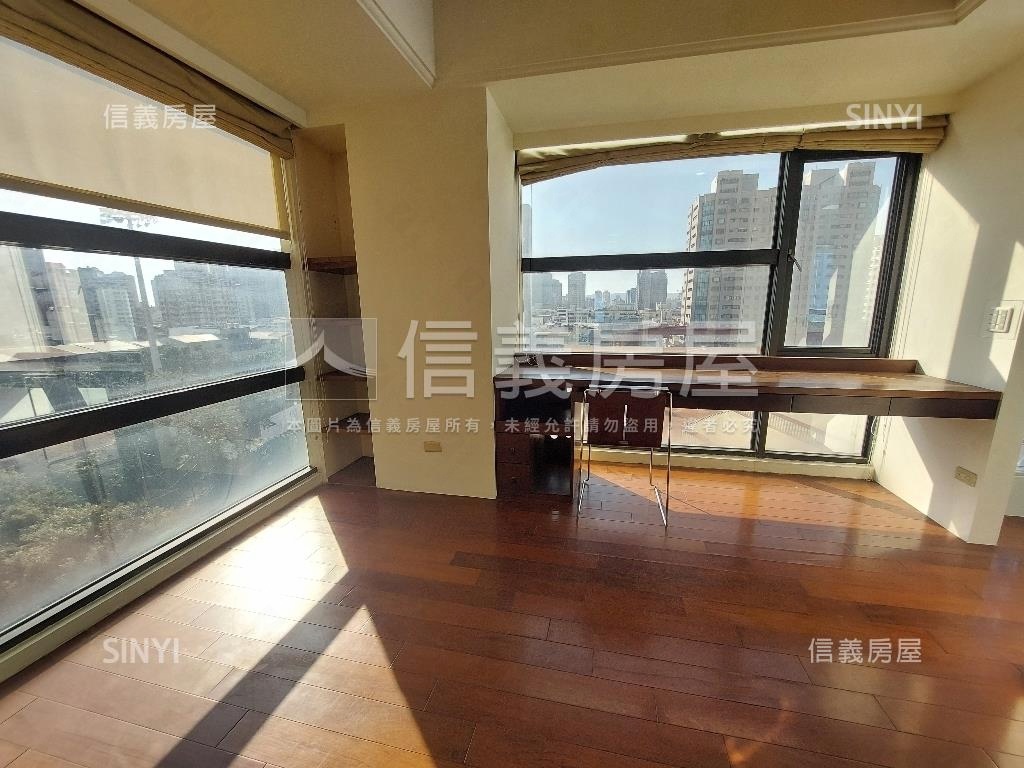 五期．寶輝首璽雙平面車位房屋室內格局與周邊環境