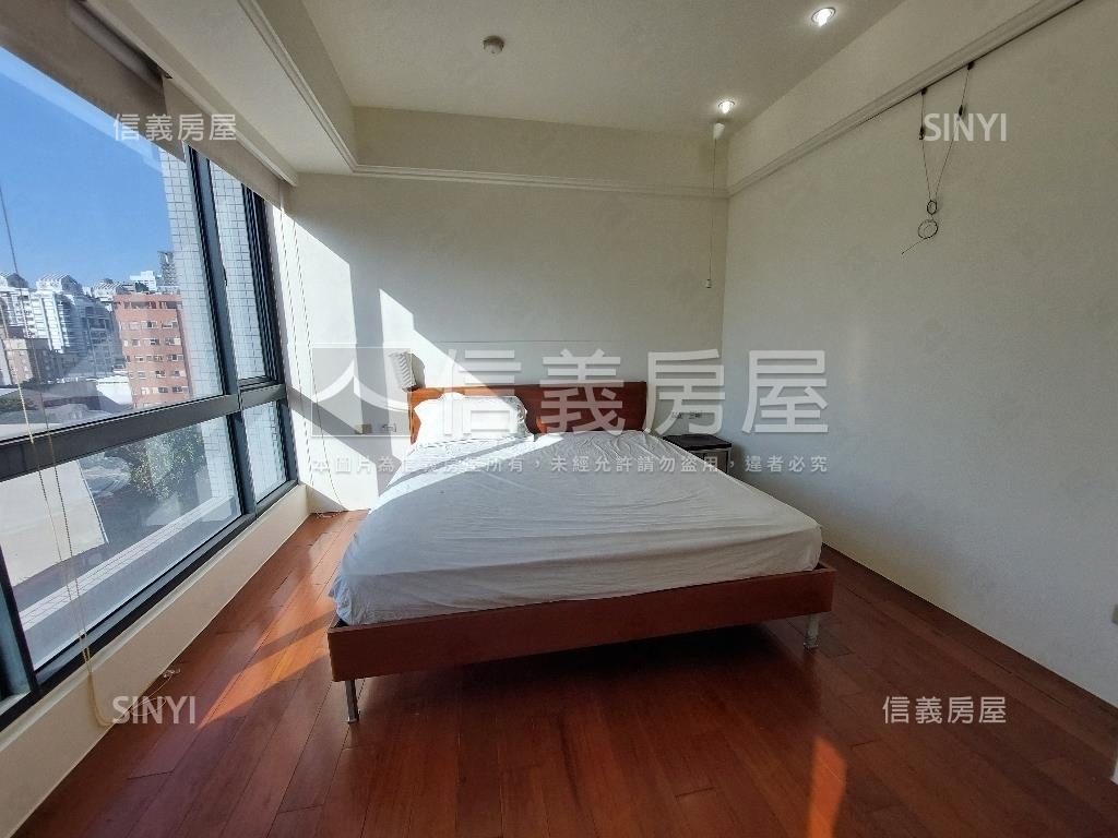 五期．寶輝首璽雙平面車位房屋室內格局與周邊環境