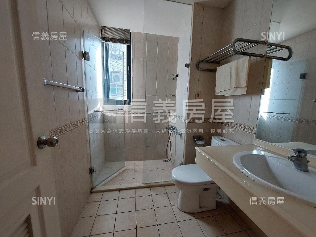 五期．寶輝首璽雙平面車位房屋室內格局與周邊環境