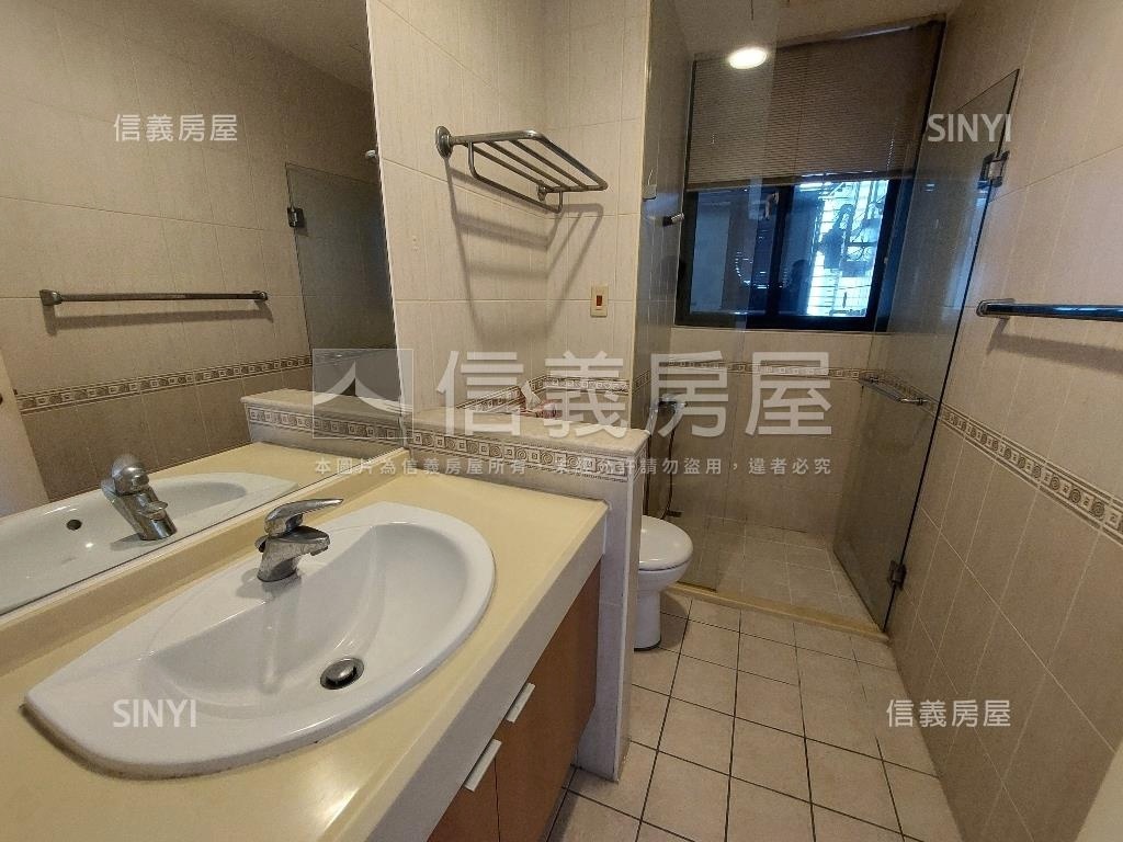 五期．寶輝首璽雙平面車位房屋室內格局與周邊環境