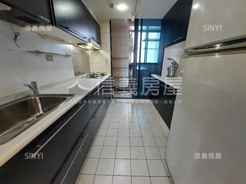 五期．寶輝首璽雙平面車位房屋室內格局與周邊環境