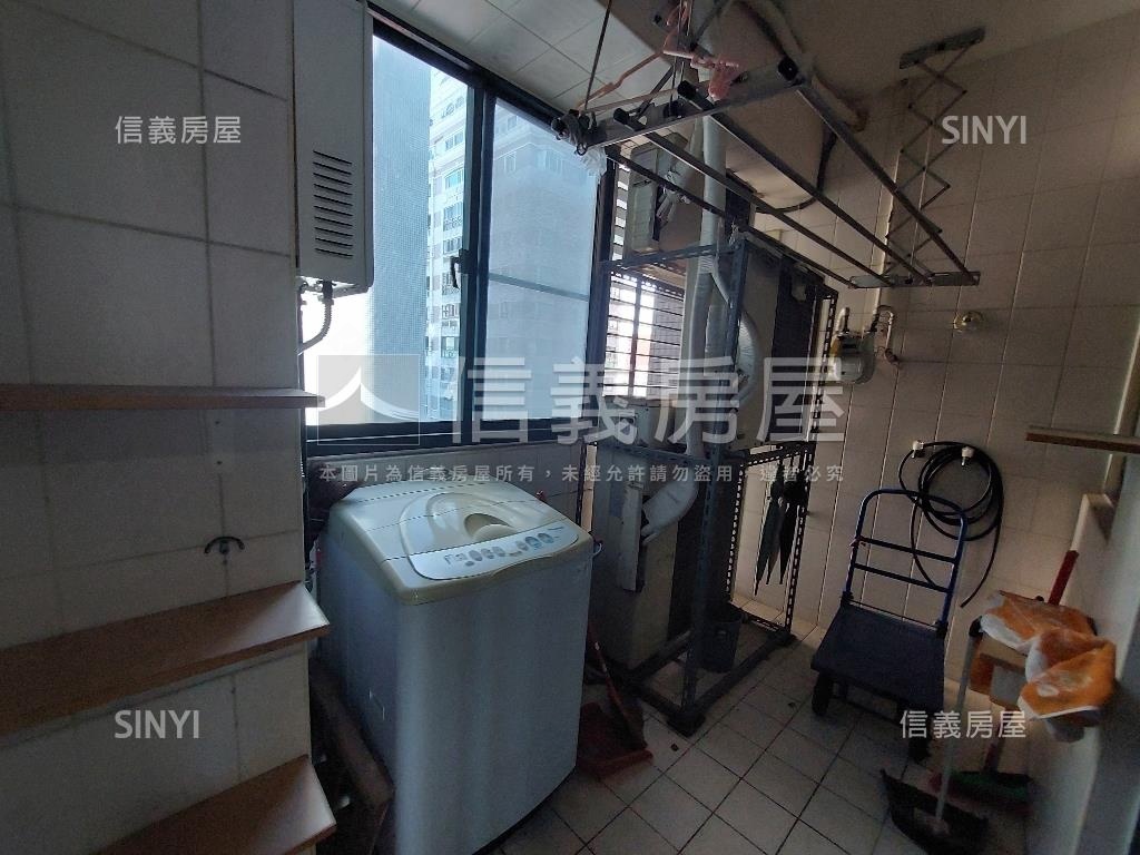 五期．寶輝首璽雙平面車位房屋室內格局與周邊環境