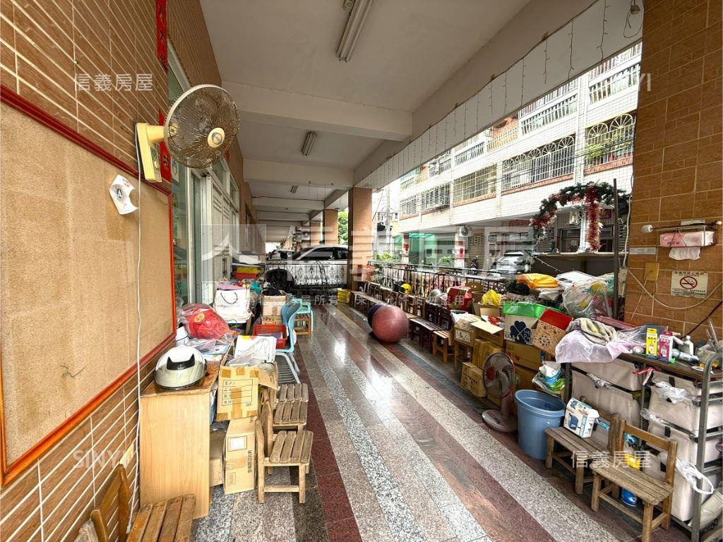 稀有面寬大地坪角間金透店房屋室內格局與周邊環境