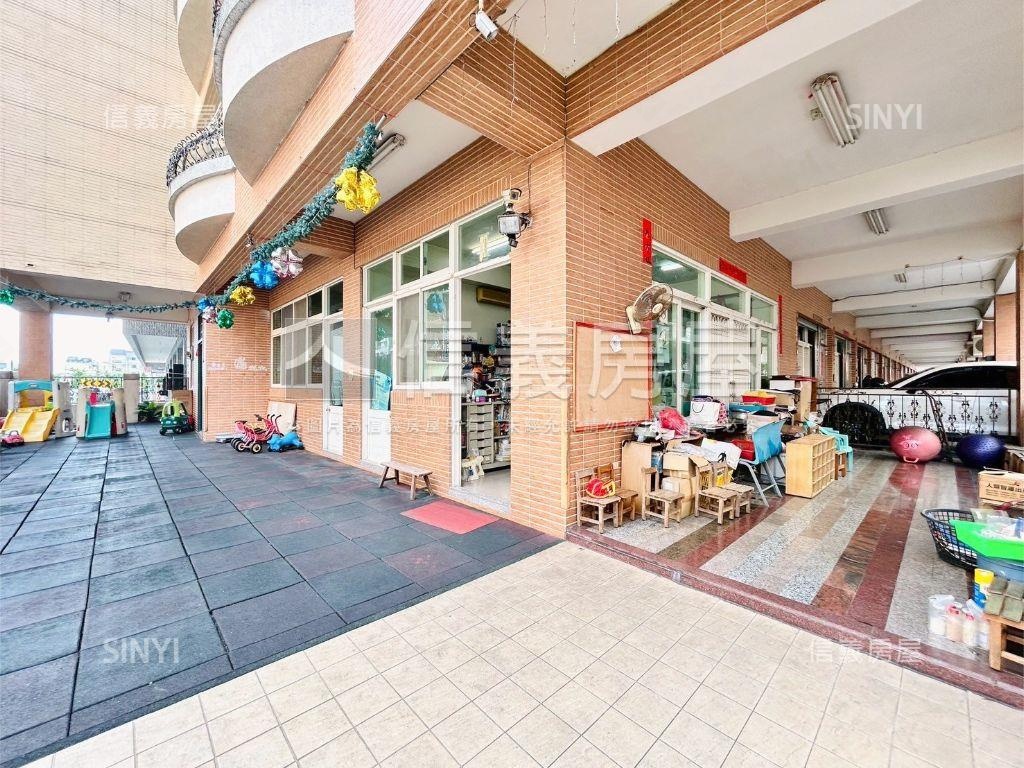稀有面寬大地坪角間金透店房屋室內格局與周邊環境