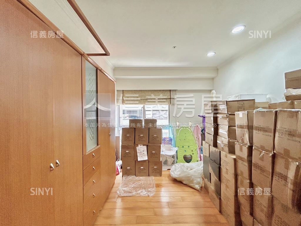 喜來登四房三衛雙車位房屋室內格局與周邊環境