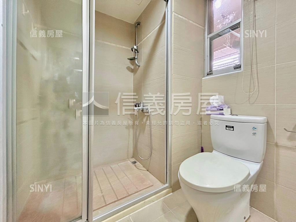 喜來登四房三衛雙車位房屋室內格局與周邊環境