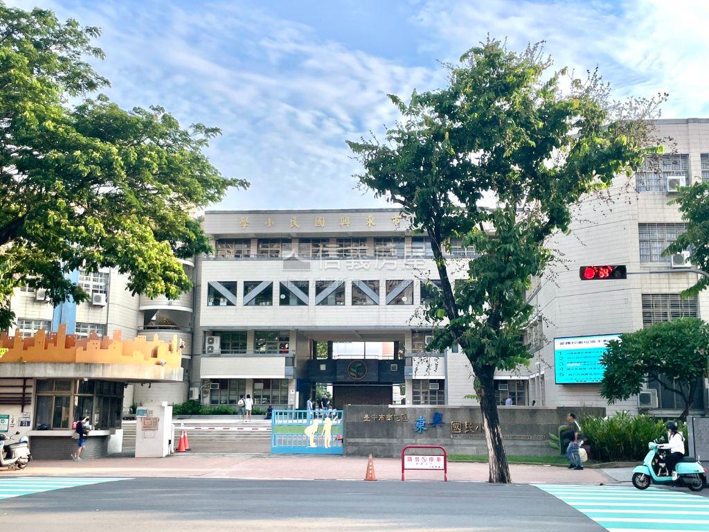 近市政府★河畔旁三房房屋室內格局與周邊環境