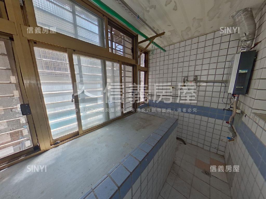 天母廣場邊間大三樓房屋室內格局與周邊環境