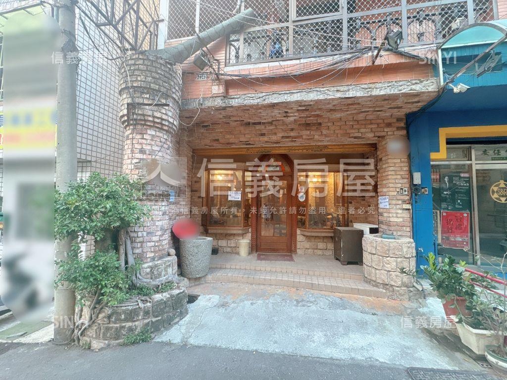 近台中醫院古典咖啡廳店面房屋室內格局與周邊環境