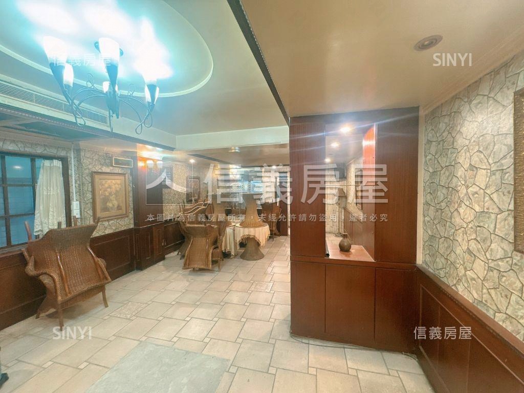 近台中醫院古典咖啡廳店面房屋室內格局與周邊環境