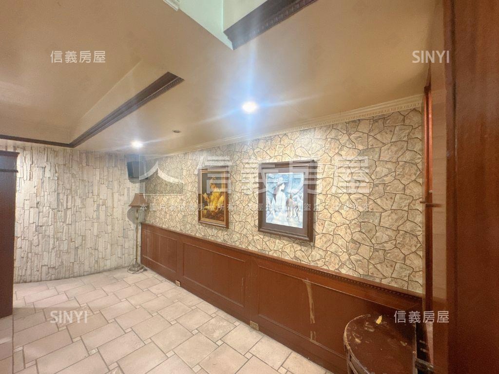 近台中醫院古典咖啡廳店面房屋室內格局與周邊環境