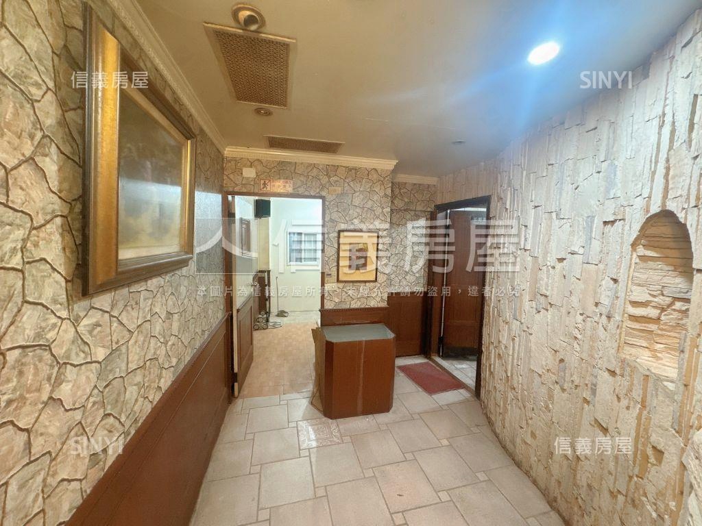 近台中醫院古典咖啡廳店面房屋室內格局與周邊環境