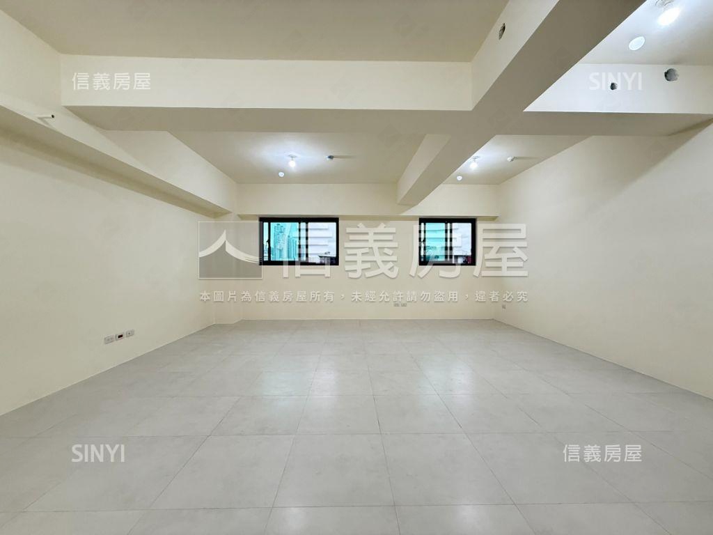 尼斯全新２＋１有車位房屋室內格局與周邊環境