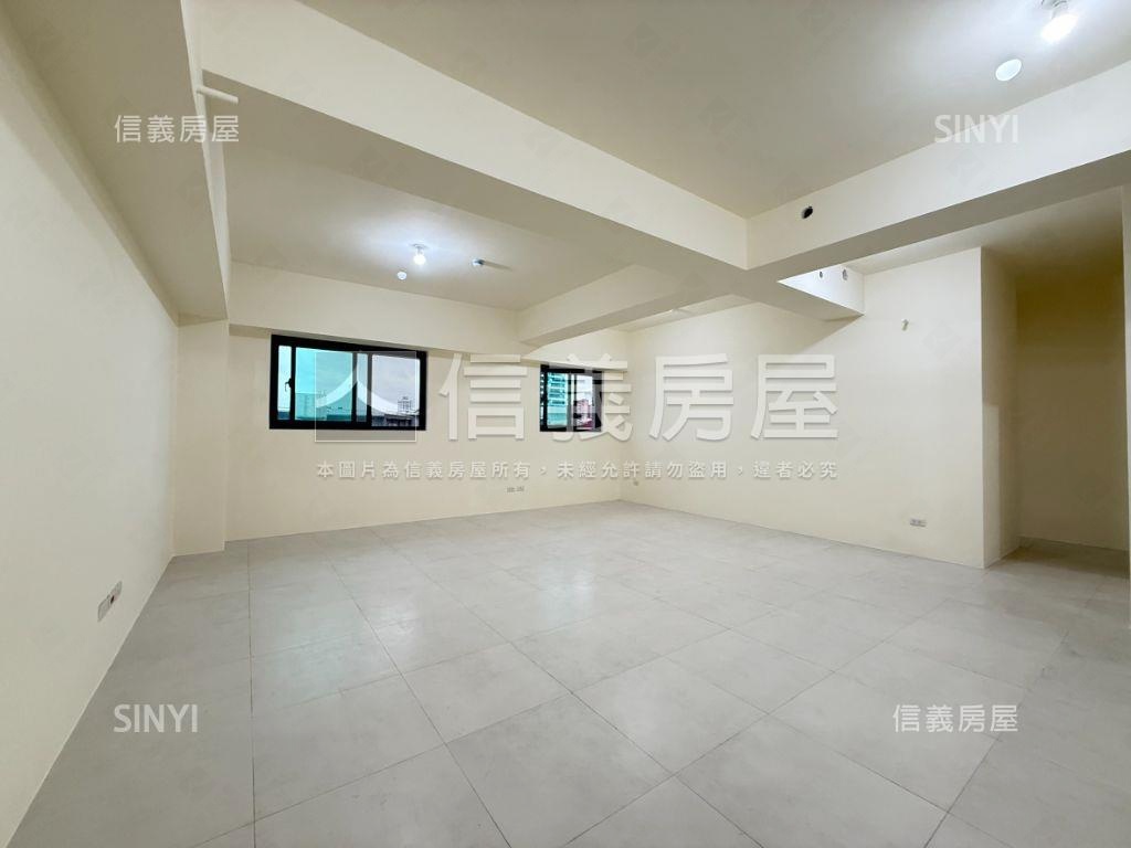 尼斯全新２＋１有車位房屋室內格局與周邊環境