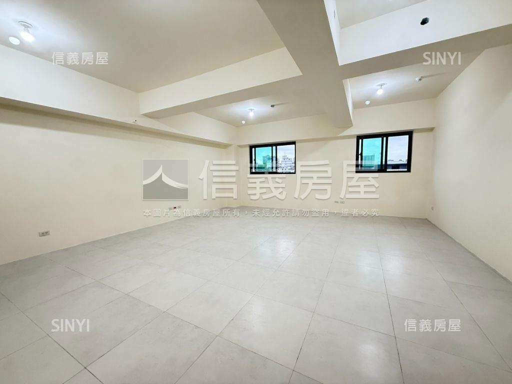 尼斯全新２＋１有車位房屋室內格局與周邊環境