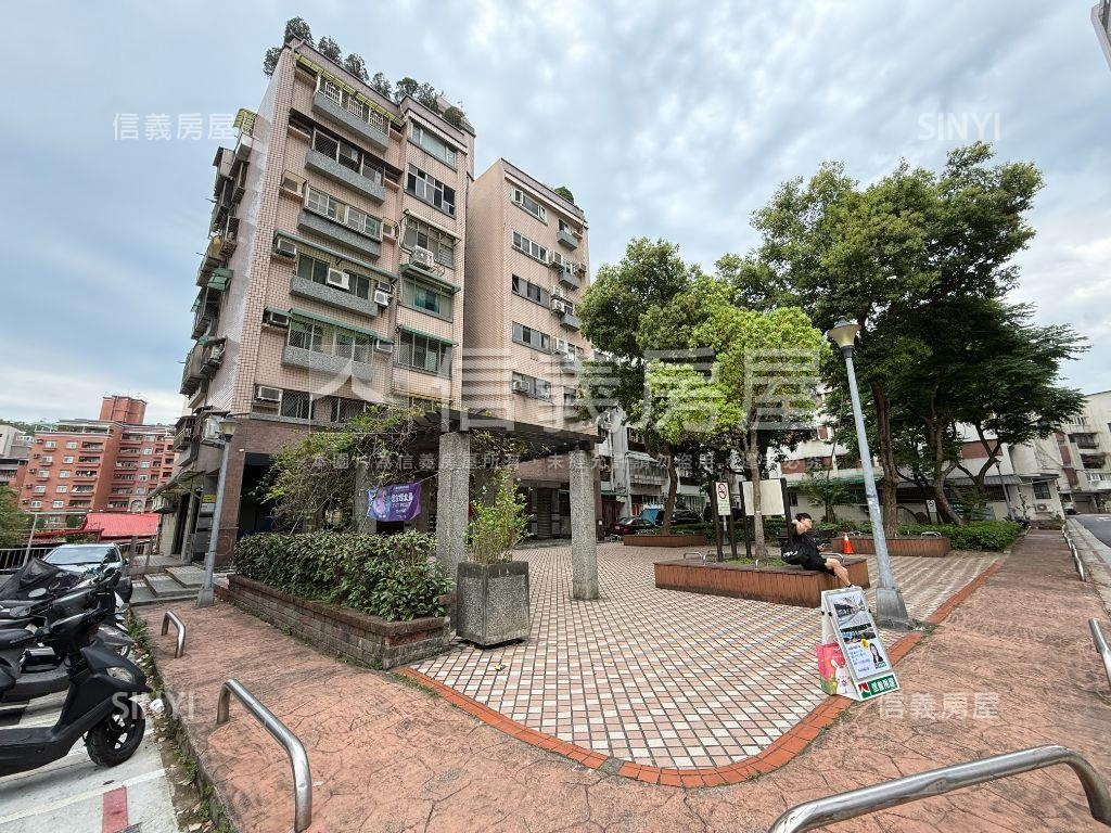 近美麗華面寛八米角間店面房屋室內格局與周邊環境