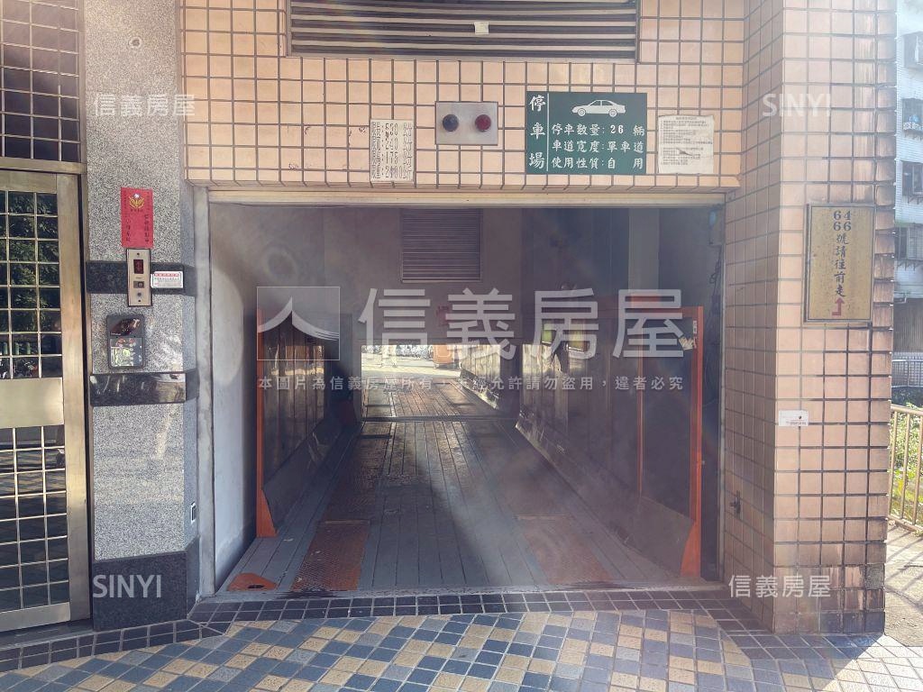 近美麗華面寛八米角間店面房屋室內格局與周邊環境