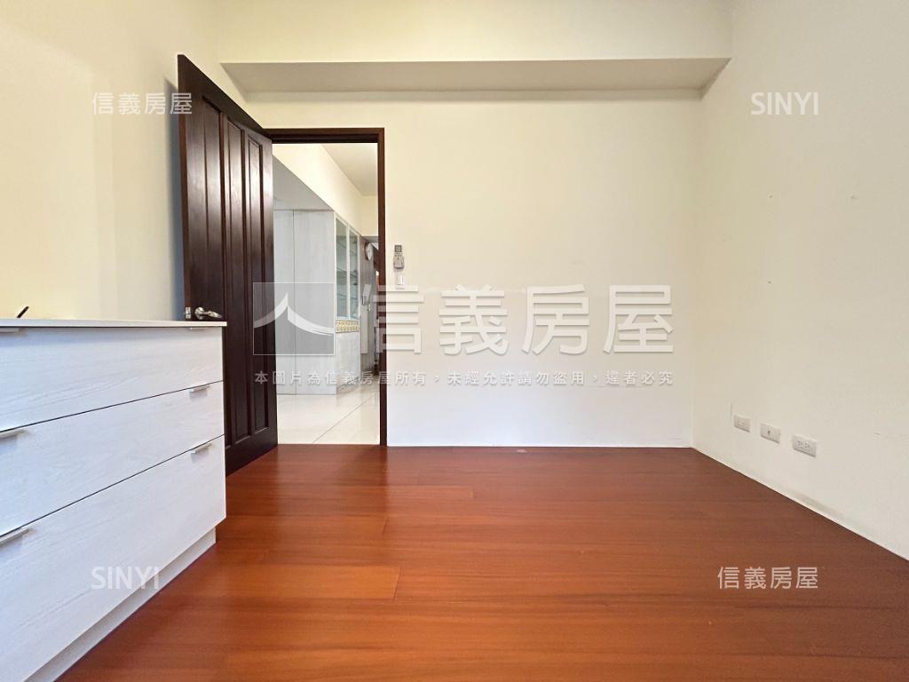 時代圓滿三房雙平車房屋室內格局與周邊環境