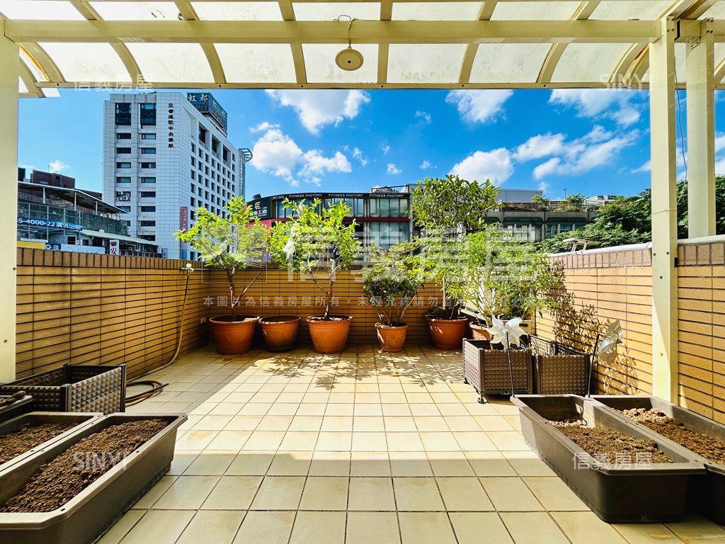 及第稀有露臺戶房屋室內格局與周邊環境