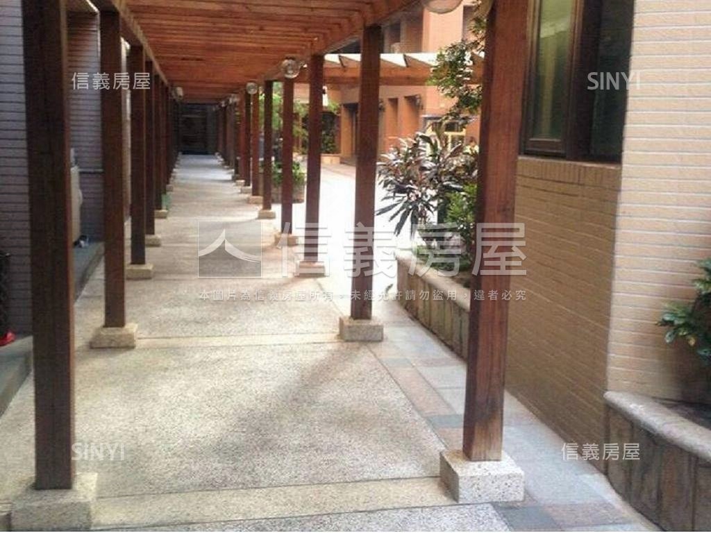 及第稀有露臺戶房屋室內格局與周邊環境