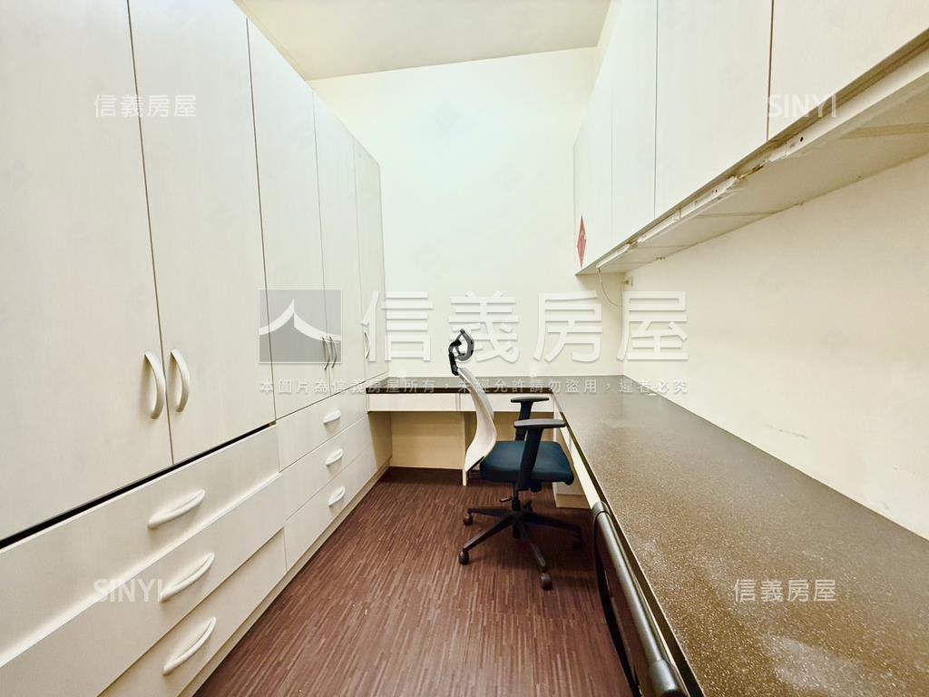 星雲ＭＶＰ稀有兩房車位房屋室內格局與周邊環境