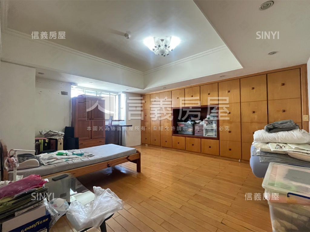 領袖勳章．南區三房附車位房屋室內格局與周邊環境
