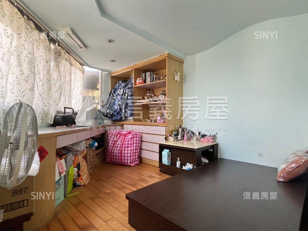 領袖勳章．南區三房附車位房屋室內格局與周邊環境