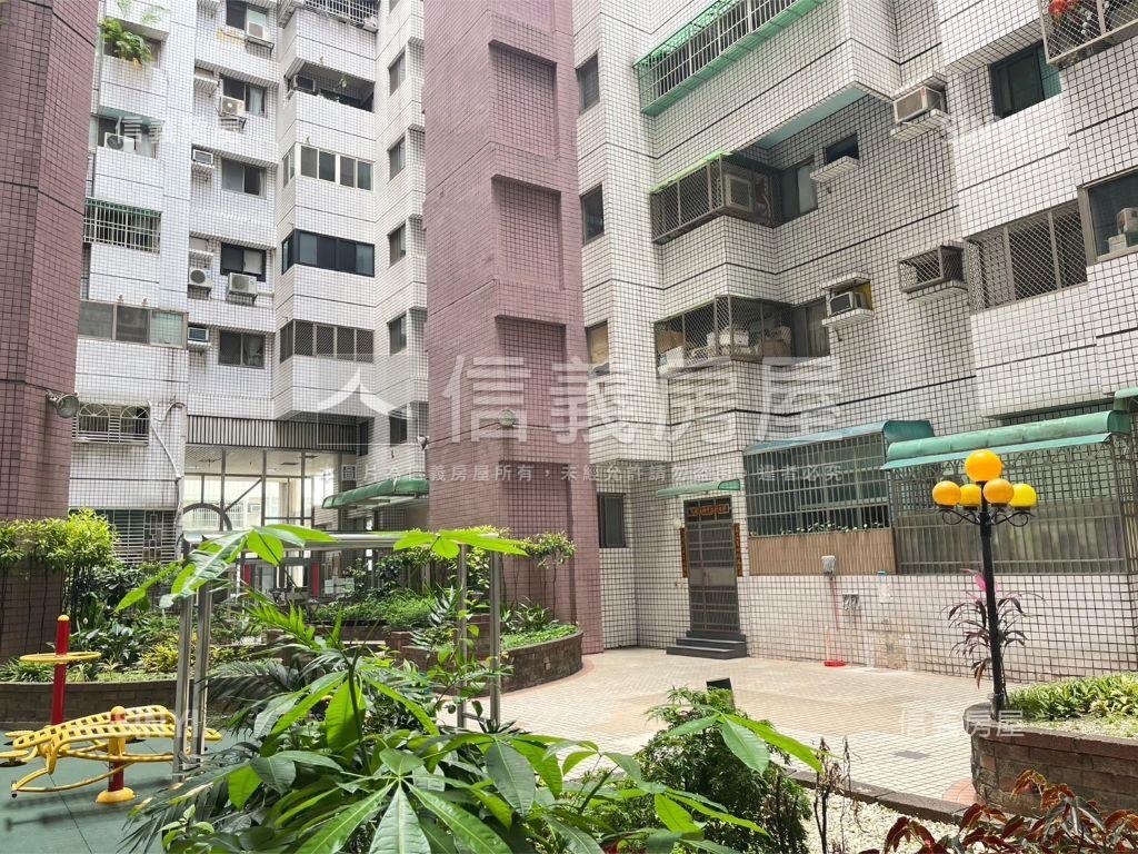 領袖勳章．南區三房附車位房屋室內格局與周邊環境