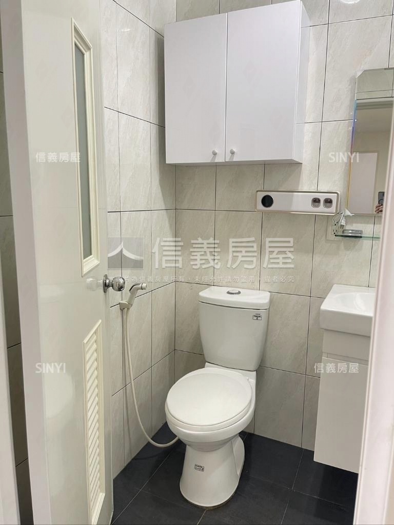 校園旁方正裝潢美寓房屋室內格局與周邊環境