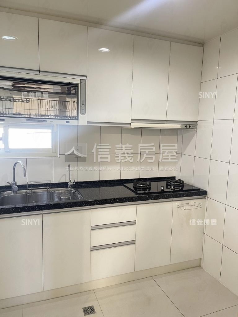 校園旁方正裝潢美寓房屋室內格局與周邊環境