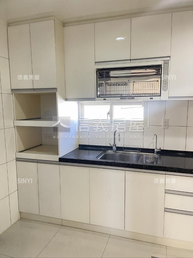 校園旁方正裝潢美寓房屋室內格局與周邊環境