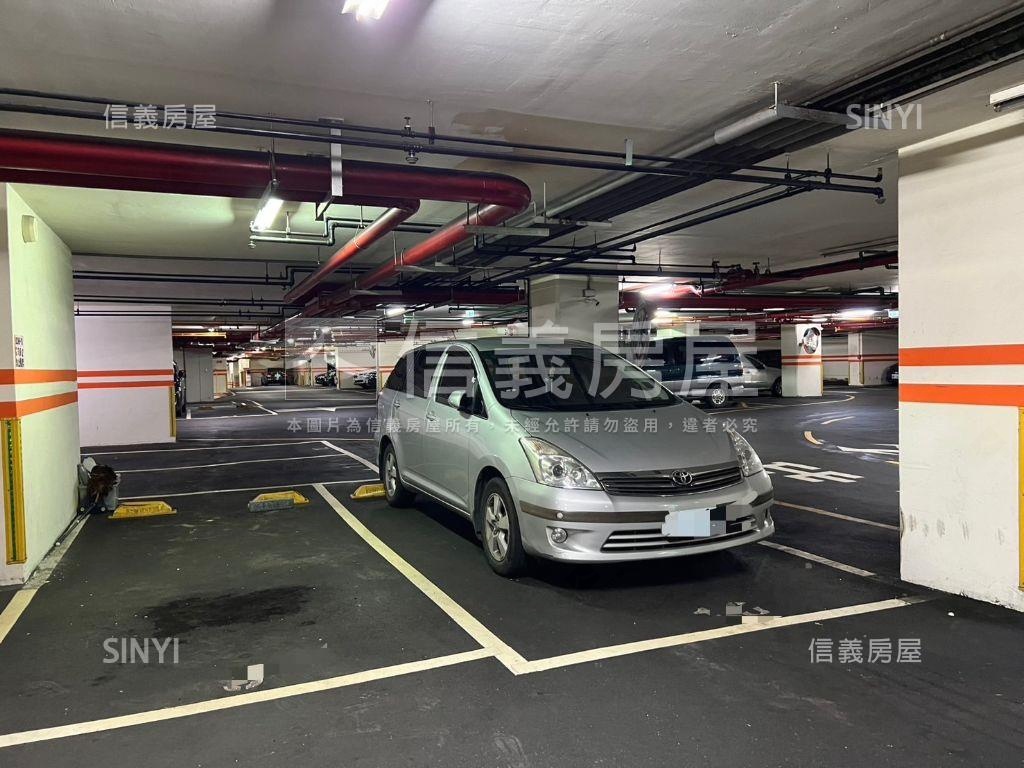 專任新天地高樓景觀附車位房屋室內格局與周邊環境