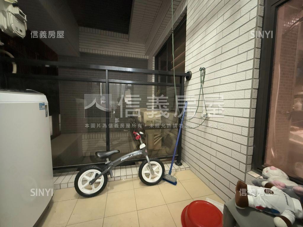 馥寓採光二房附車位房屋室內格局與周邊環境