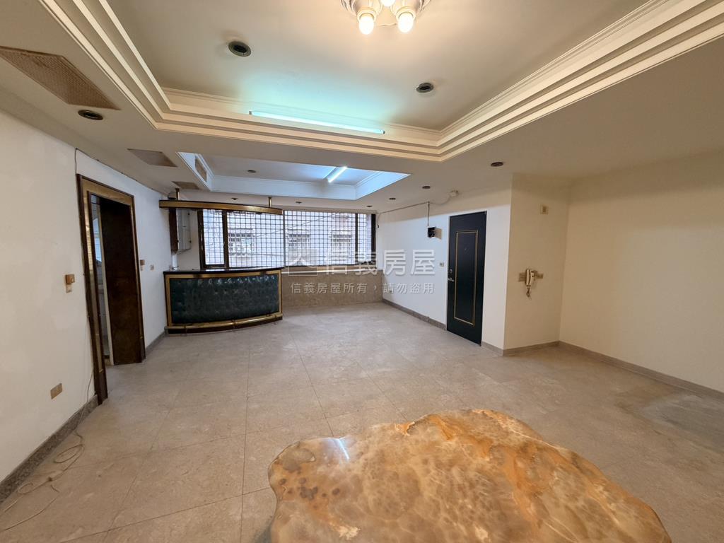 新埔方正邊間二樓房屋室內格局與周邊環境