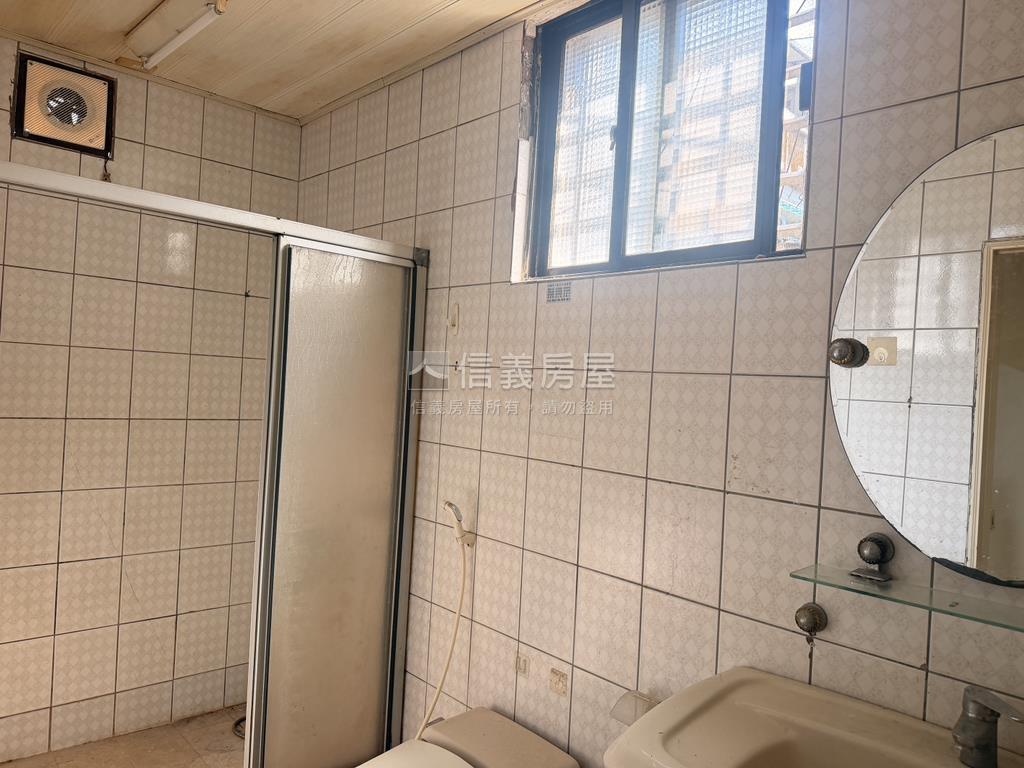 新埔方正邊間二樓房屋室內格局與周邊環境